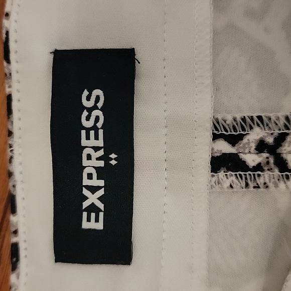 Express Shortie High Rise NWOT - Picture 4 of 5